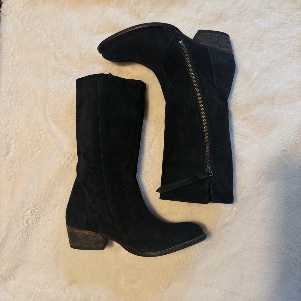 Elegant Black Heeled Boots